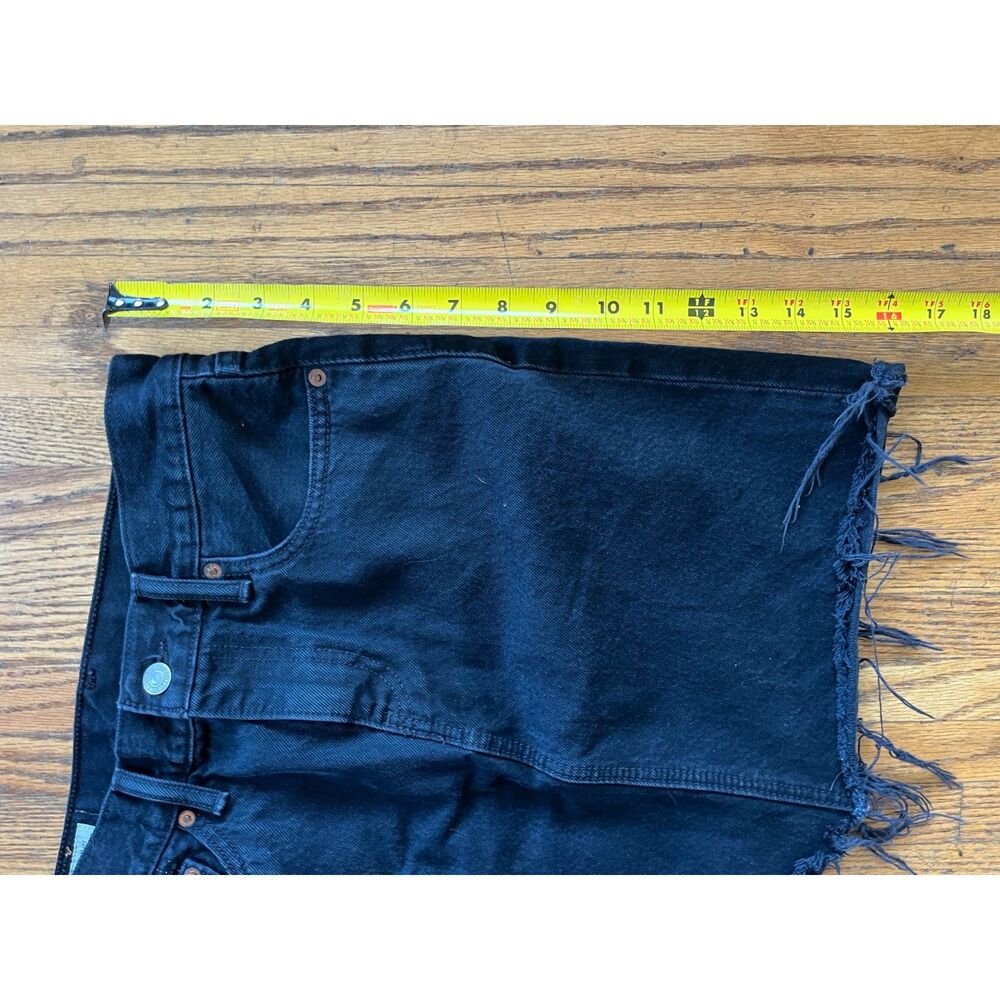 Vintage Levi's Black Fray Hem Denim Skirt  Women's Size 26 - Picture 9 of 9